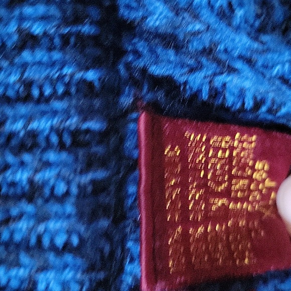 ✨️3/30 sweaters✨️ - Picture 3 of 3